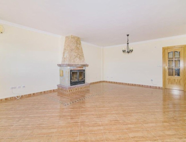 Chalet adosado en venta en , Chimeneas photo 4