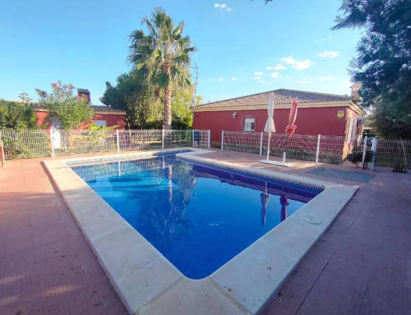 Detached villa for sale in , Montroy photo 1