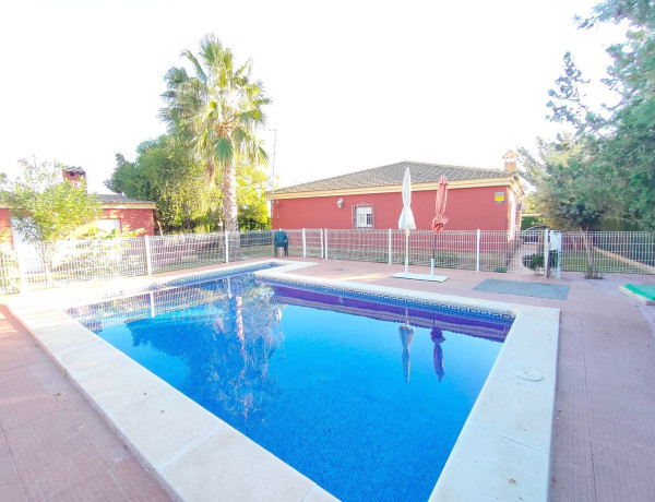 Detached villa for sale in , Montroy photo 3
