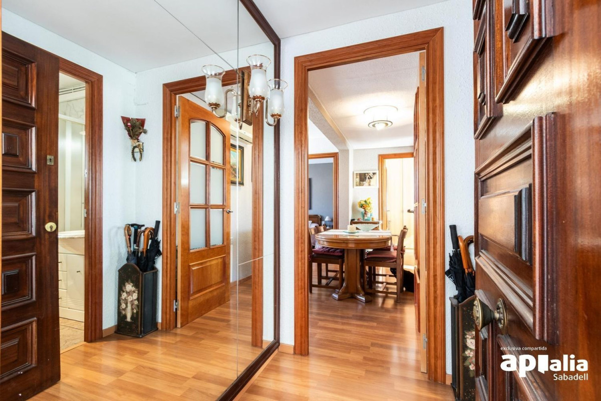 Sale of apartment in La Creu de Barberà - Avenue - Eixample, Sabadell
 photo 2