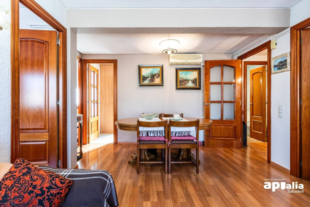 Sale of apartment in La Creu de Barberà - Avenue - Eixample, Sabadell
 photo 3