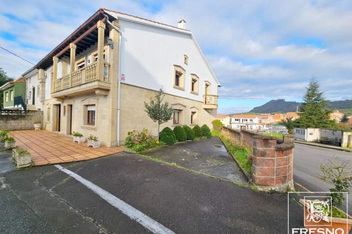Sale of townhouse in  Barrio San José , Piélagos photo 2