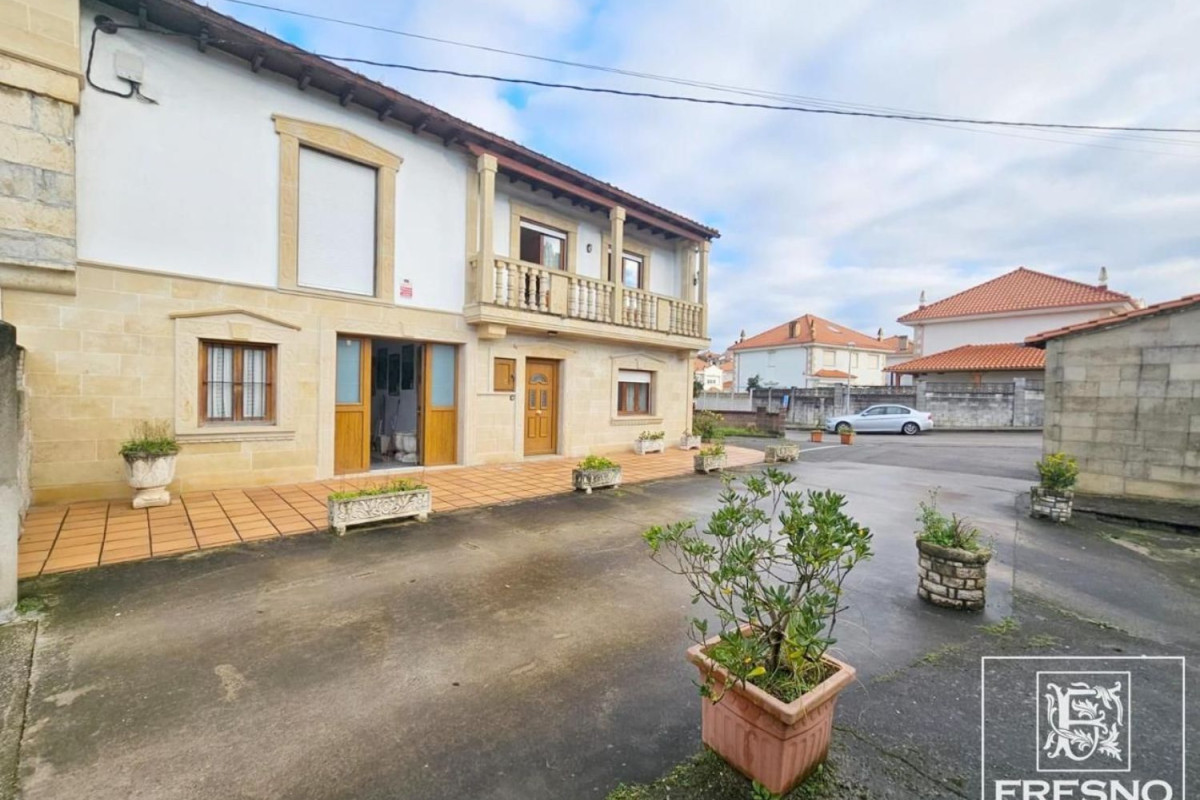 Sale of townhouse in  Barrio San José , Piélagos photo 3