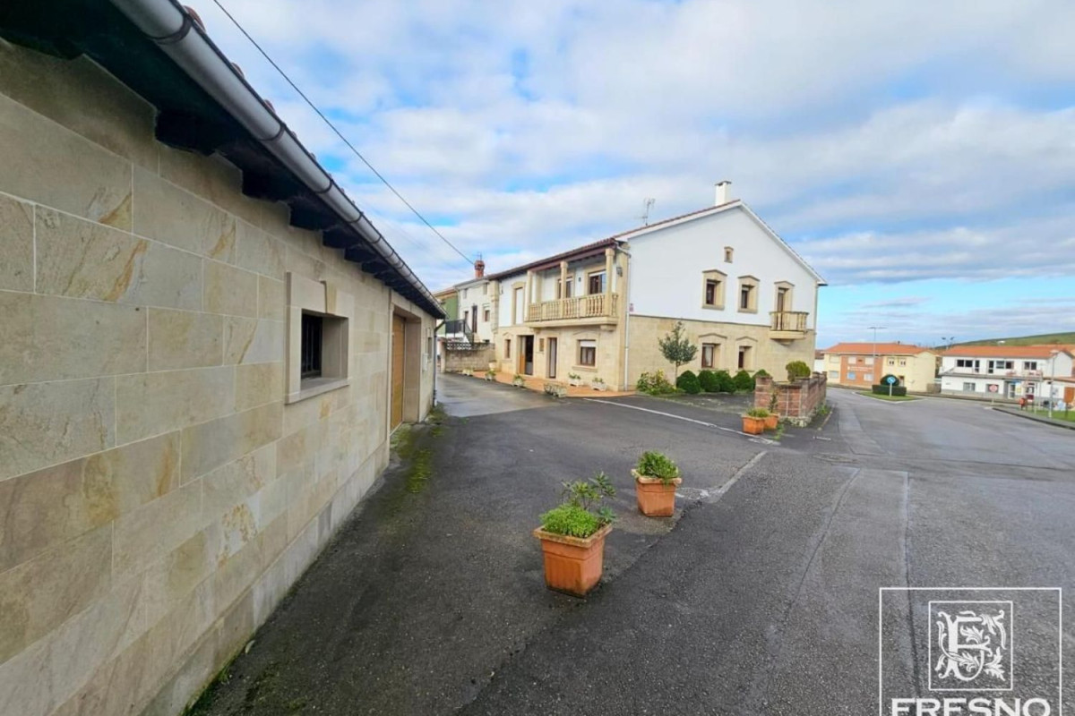 Sale of townhouse in  Barrio San José , Piélagos photo 4