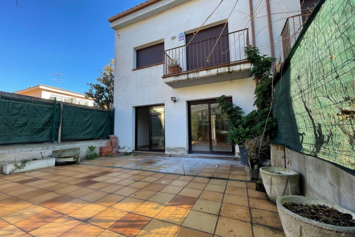 Venta de chalet adosado en , Santa Coloma de Farners photo 2