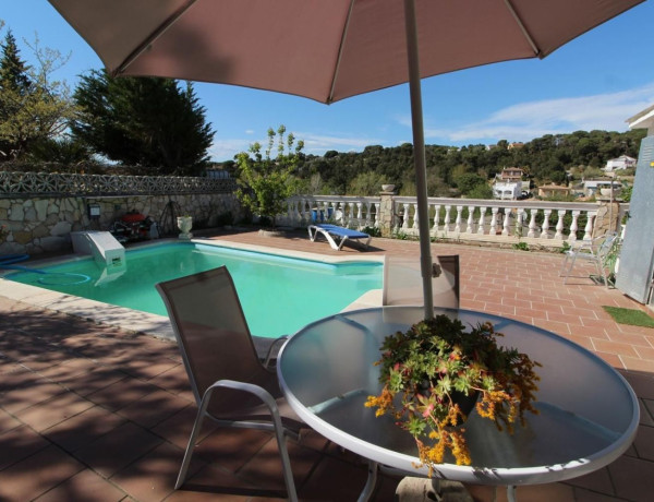 Detached villa for sale in Calle Astres, 26, Lloret de Mar thumbnail 1