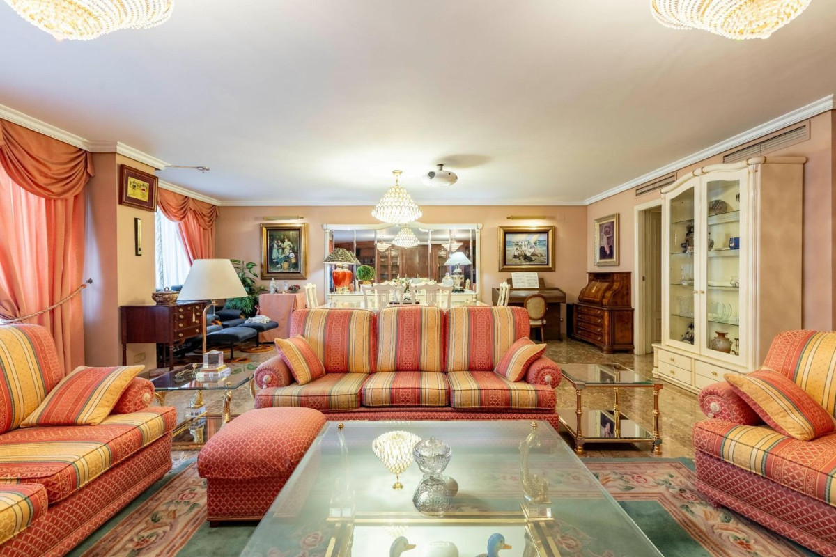 Продажа квартиры на Calle de Colón, 8, Валенсия
 photo 3