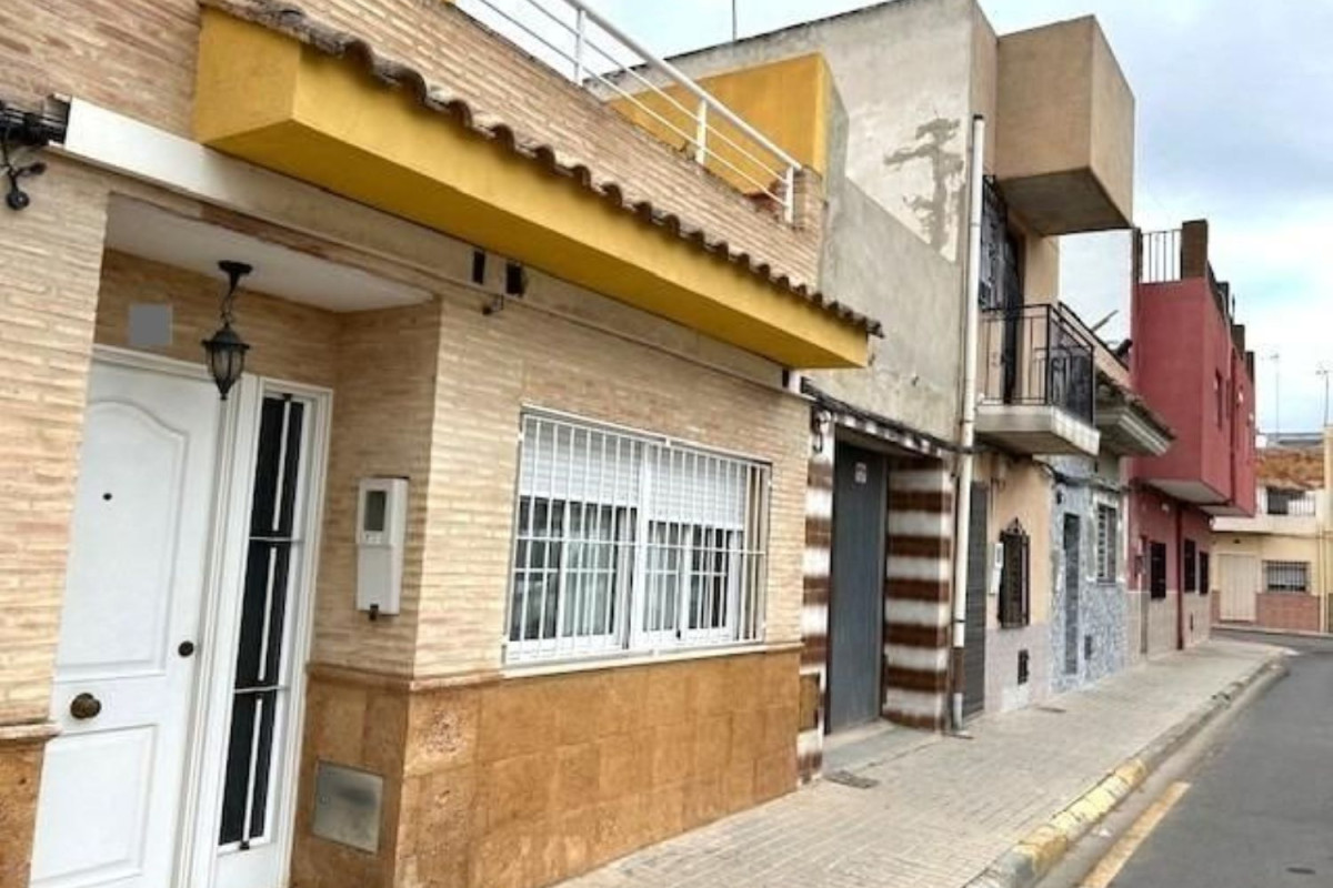Properties for sale and rent in Spain photo 3