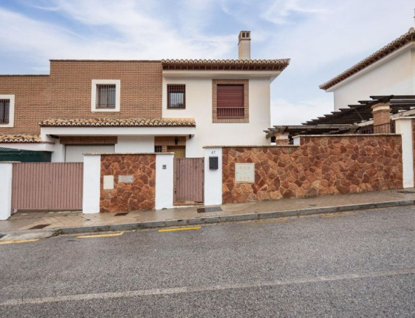 Chalet adosado en venta en Carretera de los Filtros , Granada photo 1