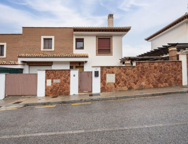 Chalet adosado en venta en Carretera de los Filtros , Granada thumbnail 1