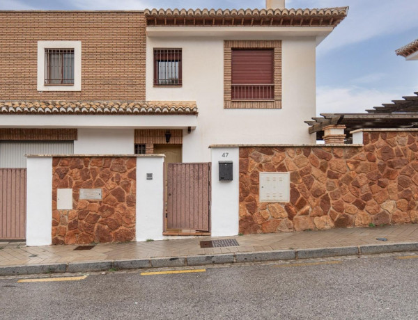 Chalet adosado en venta en Carretera de los Filtros , Granada thumbnail 2