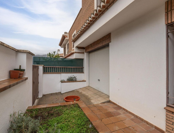 Chalet adosado en venta en  Carretera de los Filtros , Granada photo 4