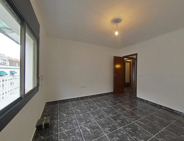 Piso en venta en  Calle de Tarragona, Terrassa photo 1