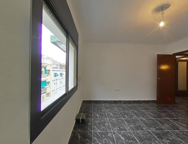 Piso en venta en  Calle de Tarragona, Terrassa photo 3