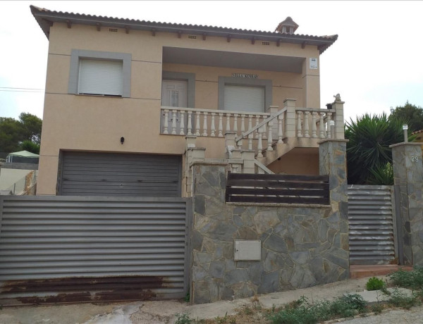 Detached villa for sale in Calle Tranquil·litat, El Vendrell thumbnail 1