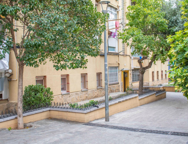 Piso en venta en  Calle de les Mimoses, Hospitalet de Llobregat photo 2