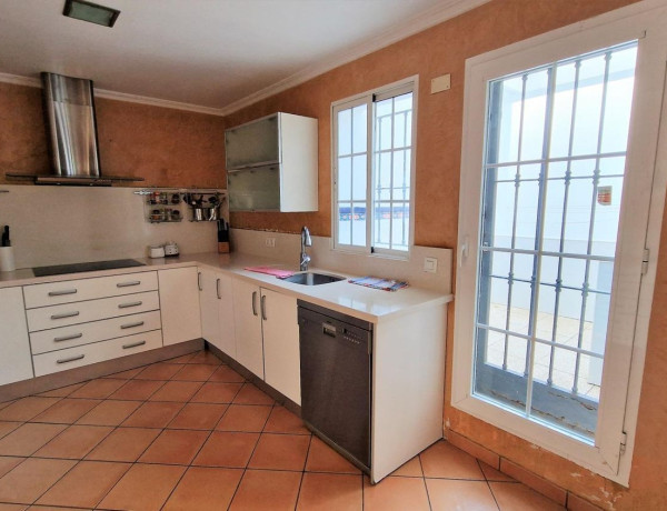 Коттедж на продажу в Centro , Algeciras photo 1