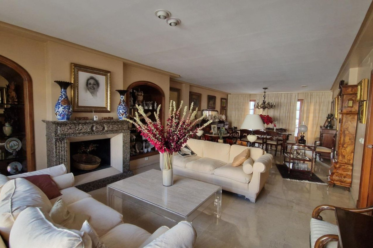 Sale of independent chalet in Center, Algeciras
photo 3