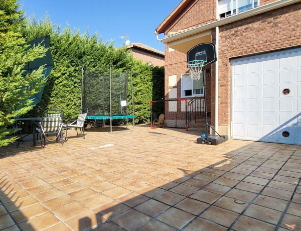 Chalet adosado en venta en , Renedo photo 1