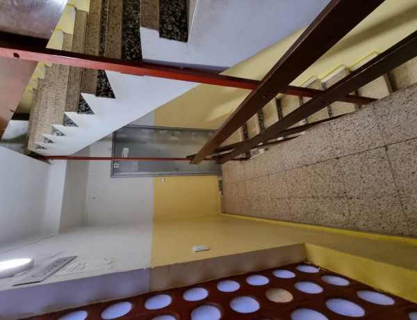 Piso en venta en Calle del Poeta Josep Punsola, Mataró thumbnail 2
