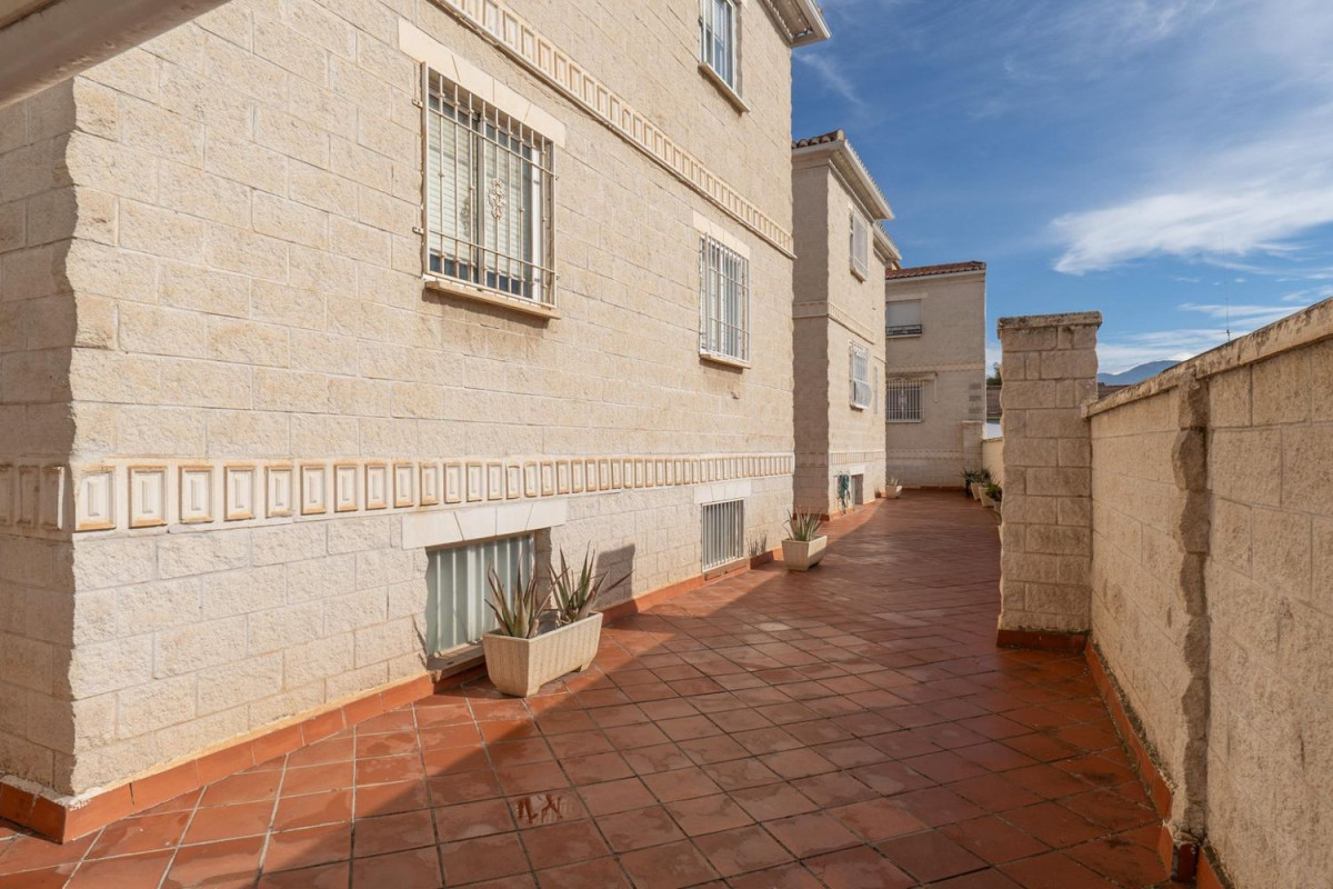 Sale of apartment in Calle Jardines, Armilla
 photo 3