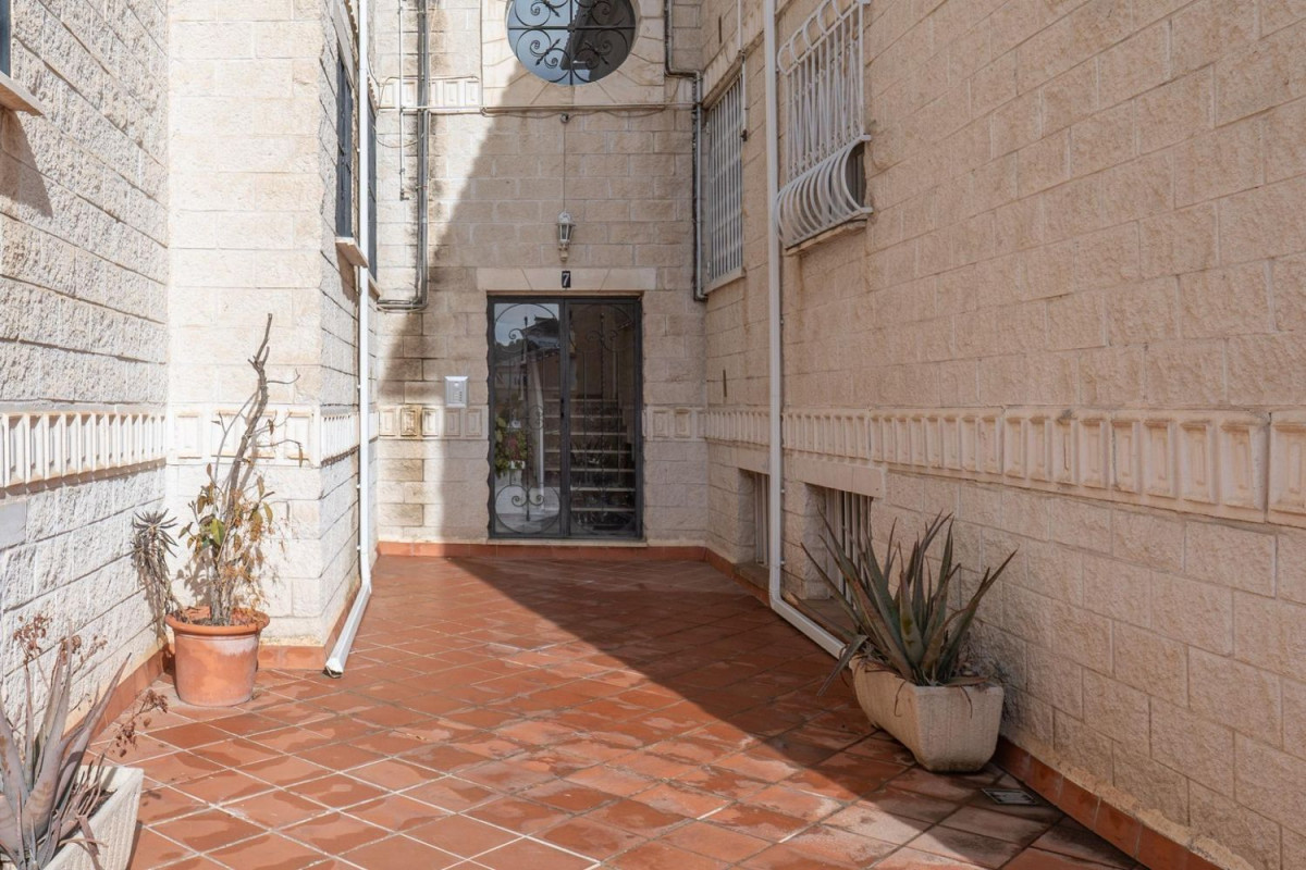 Sale of apartment in Calle Jardines, Armilla
 photo 4