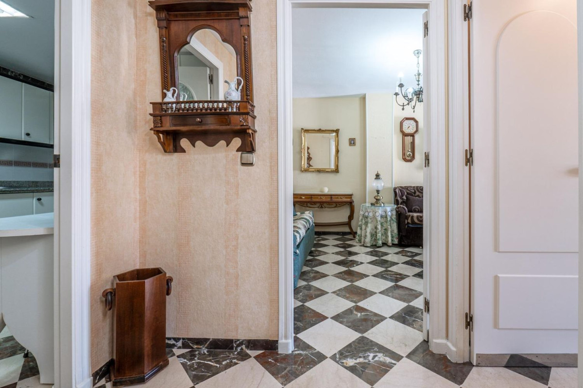 Sale of apartment in Calle Jardines, Armilla
 photo 5