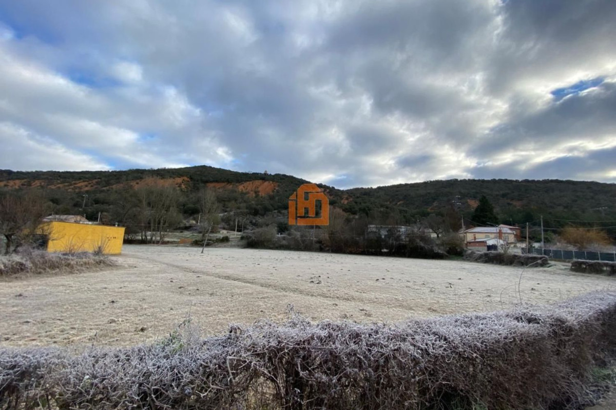 Terreno en venta en Cimanes del Tejar, León photo 2
