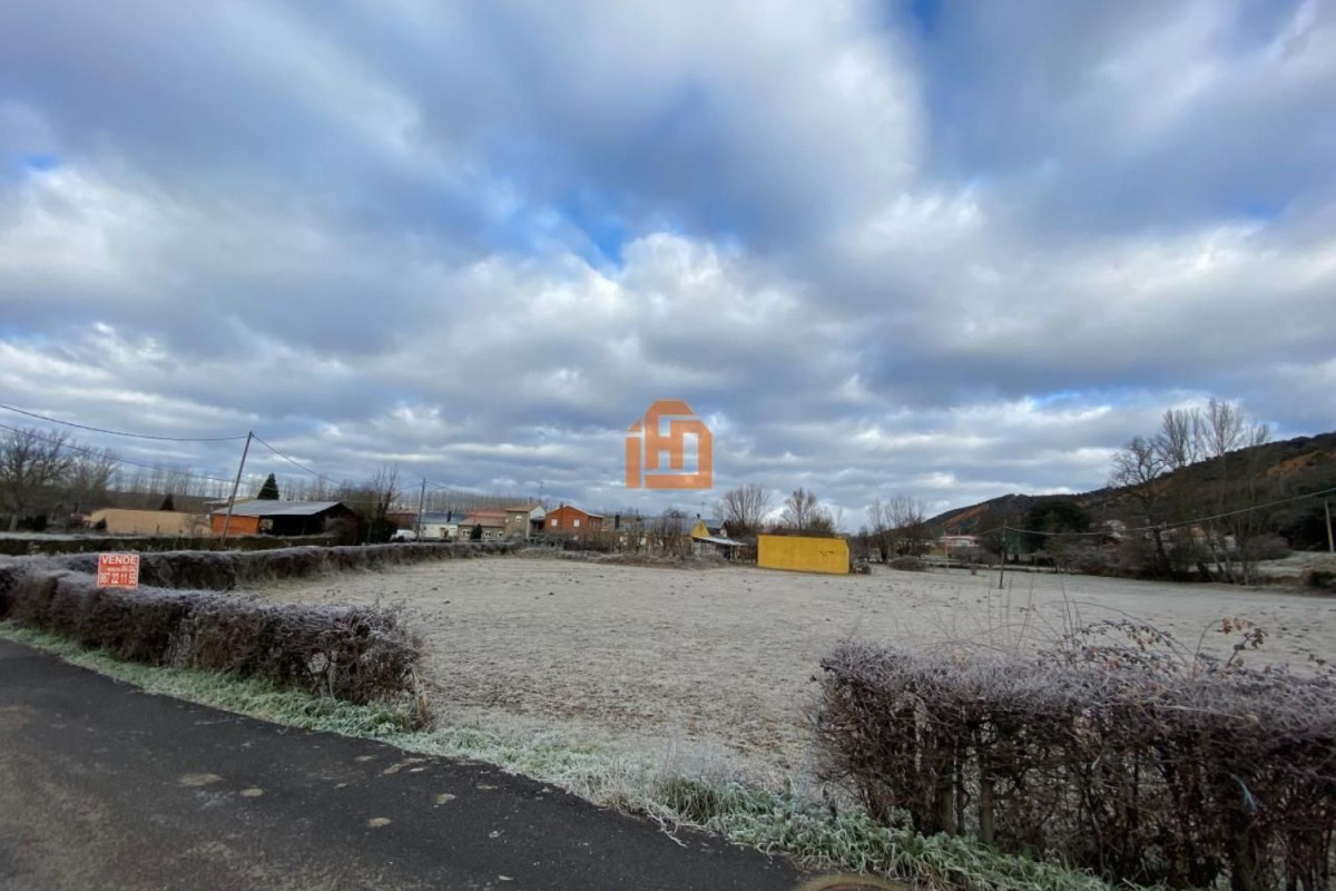 Terreno en venta en Cimanes del Tejar, León photo 4