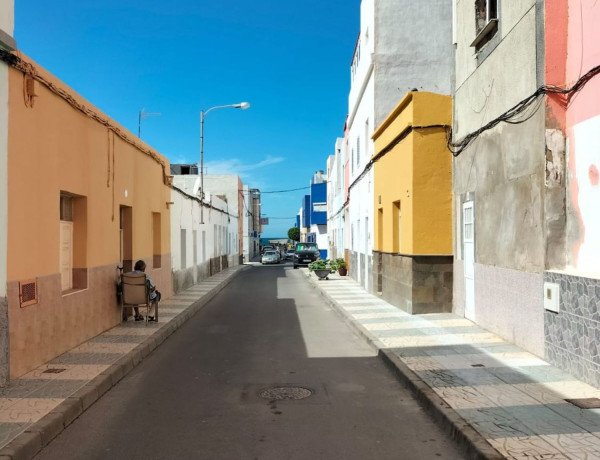 Semi-detached house for sale in  C. Rafael Massieu , San Bartolomé de Tirajana photo 2