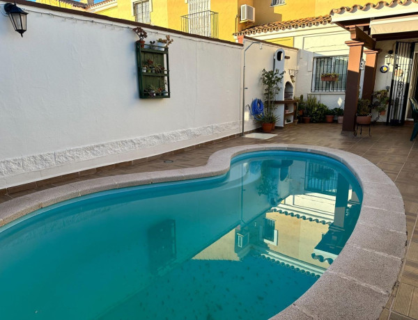 Таунхаус на продажу в  San Bernabé , Algeciras photo 1