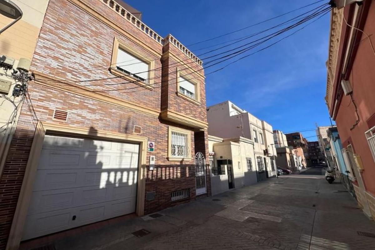 Venta de chalet adosado en Zapillo , Almería photo 1