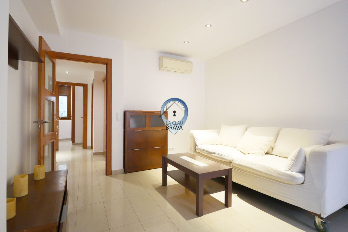 Sale of apartment in Calle Sant Joan, Sant Feliu de Guíxols
photo 2