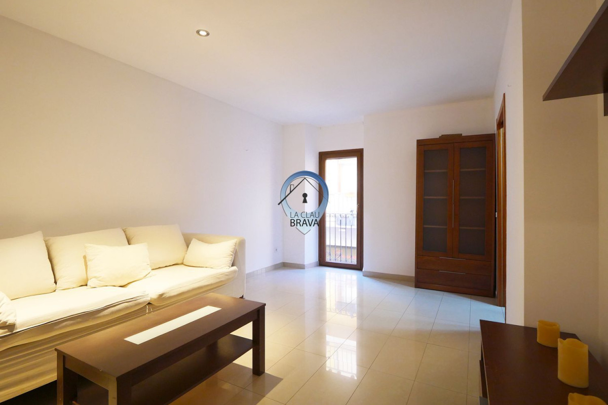 Sale of apartment in Calle Sant Joan, Sant Feliu de Guíxols
photo 3