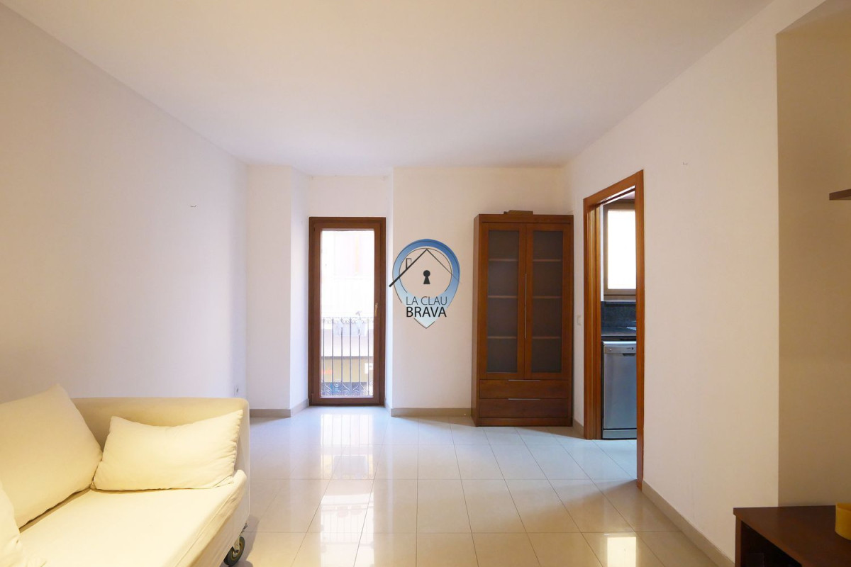 Sale of apartment in Calle Sant Joan, Sant Feliu de Guíxols
photo 4