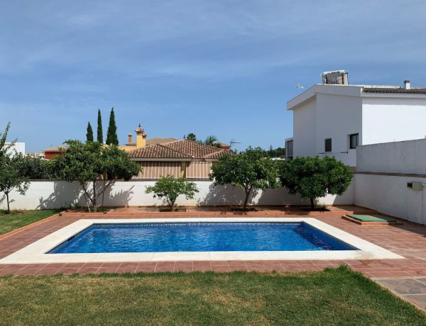 Chalet independiente en venta en  Jardines de Alhaurín-Huerta Alta-Fuensanguínea , Alhaurín de la Torre photo 1