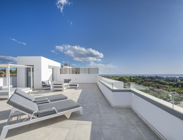 Ático en venta en  Las Chapas-El Rosario , Marbella photo 1