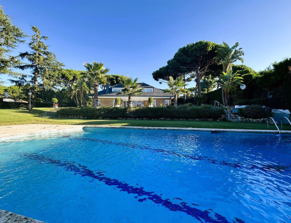 Detached villa for sale in Avenida Bell Aire, 99, Sant Andreu de Llavaneres thumbnail 2