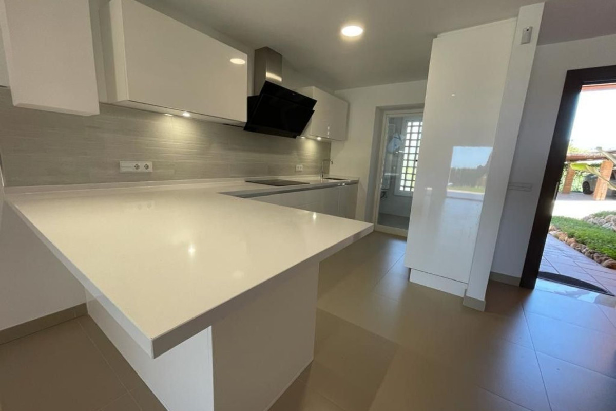 Sale of townhouse in  The Alquería , Benahavís photo 2