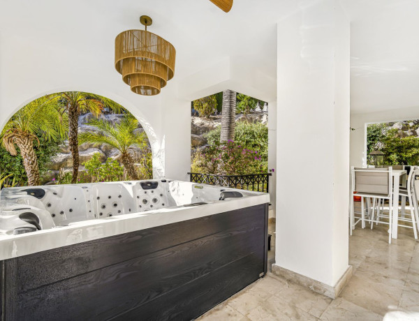Bajo en venta en Rio Real-Los Monteros , Marbella thumbnail 2