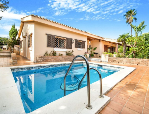 Chalet independiente en venta en  Rio Real-Los Monteros , Marbella photo 1