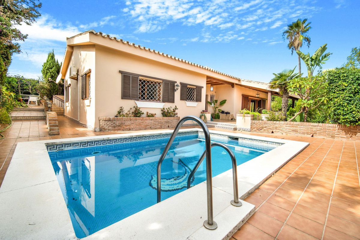Venta de chalet independiente en Rio Real-Los Monteros, Marbella
 photo 2