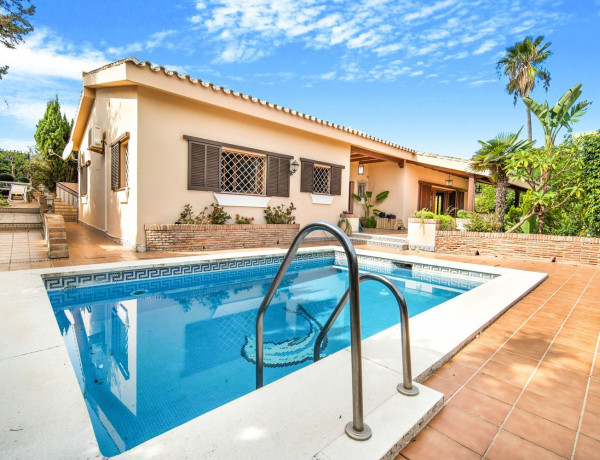 Chalet independiente en venta en  Rio Real-Los Monteros , Marbella photo 2