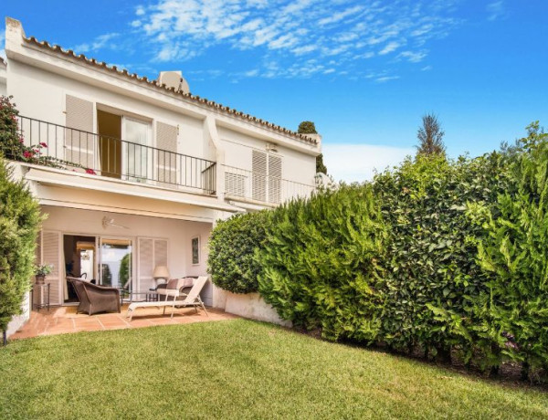 Chalet adosado en venta en  Nueva Andalucía , Marbella photo 1