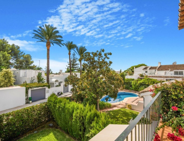Chalet adosado en venta en  Nueva Andalucía , Marbella photo 4