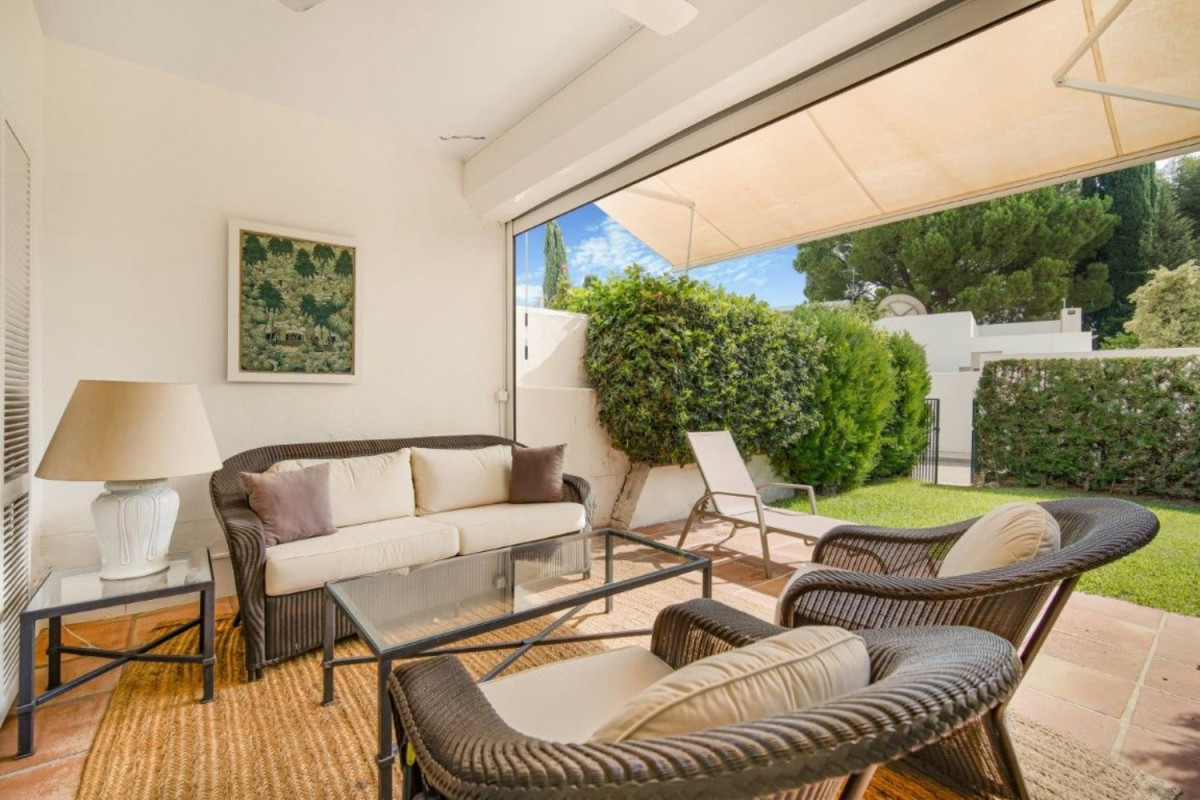 Venta de chalet adosado en  Nueva Andalucía , Marbella photo 5