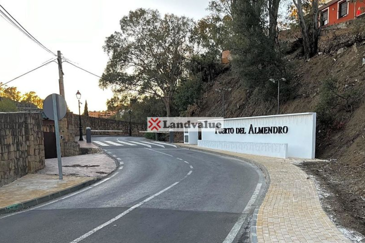 Terreno en venta en Benahavís, Malaga photo 1