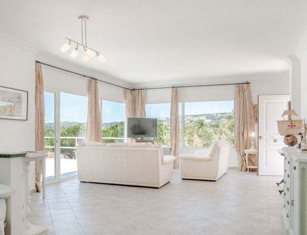 Chalet independiente en venta en Calle Duero, Sotogrande photo 1