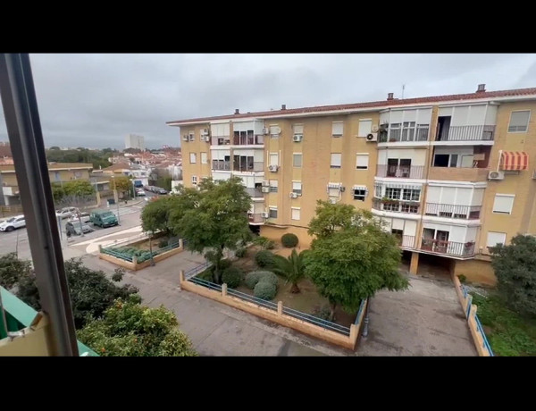 Piso en venta en  Calle San Isidro Labrador, Mairena del Aljarafe photo 2