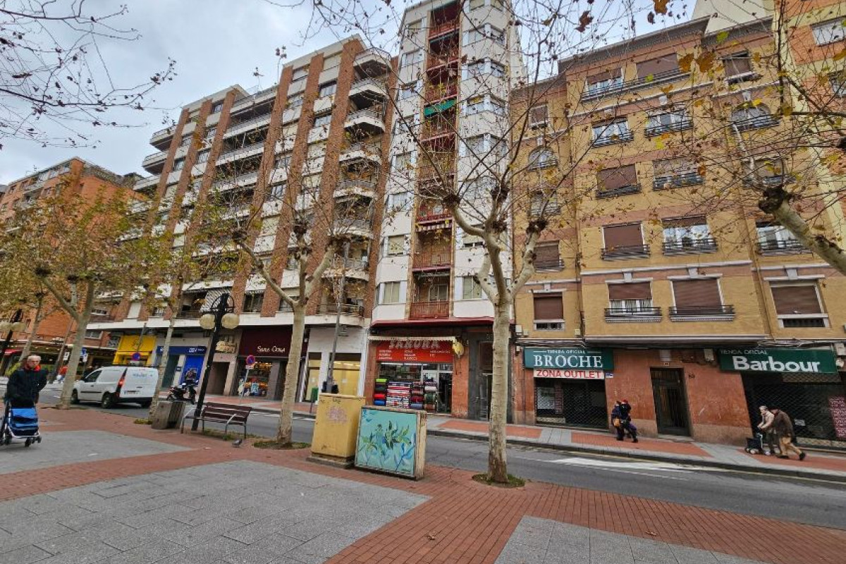 Sprzedaż mieszkania w Avenida de la Paz, Logroño
photo 1